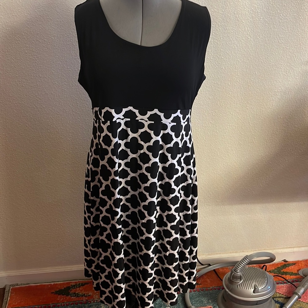 Flirty XXl dress black white pre used great condition. Stretch & flattering